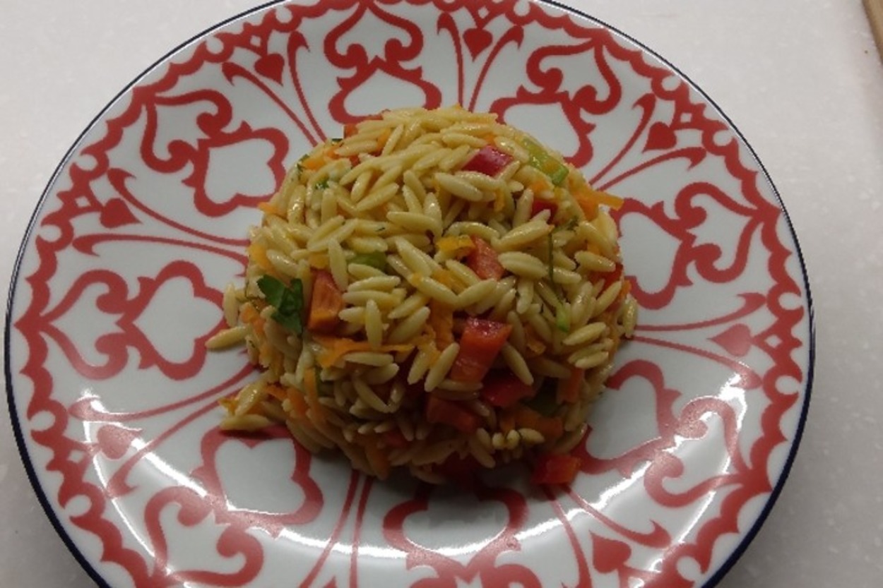 Çok Lezzetli: Arpa Şehriye Salatası