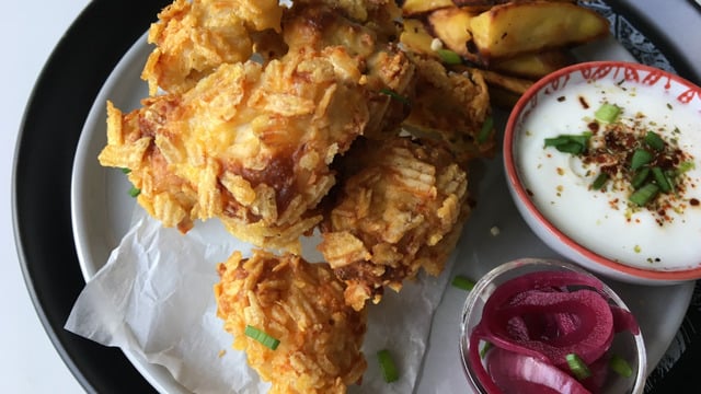 Böylesi Daha Hafif: Fırında Çıtır Tavuk ve Patates