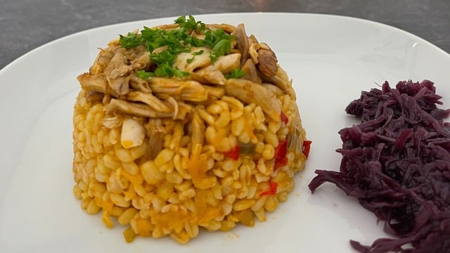 Tek Başına Menü: Bulgur Pilavı Üstü Tavuk