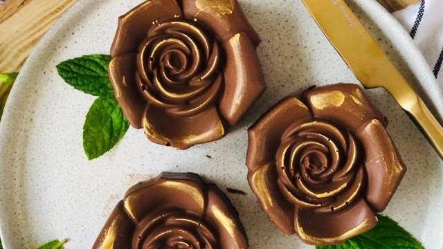 Şık Sunumuyla: Çikolata Kaplı Mozaik Pasta