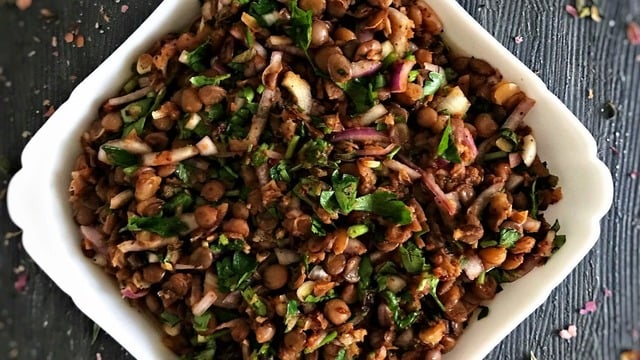 Doyuruculuk Onun İşi: Yeşil Mercimek Salatası
