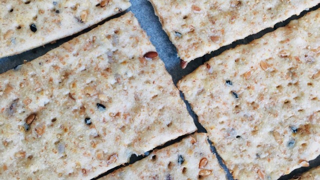 İster Tatlı İster Tuzluyla: Kolay Gevrek Ekmek