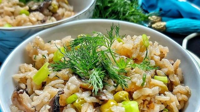 Her Yemeğin Yanına Olur: Mantarlı Pirinç Pilavı