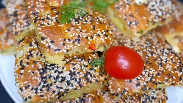Kahvaltıya da Yakışır: Sebzeli Peynirli Kek