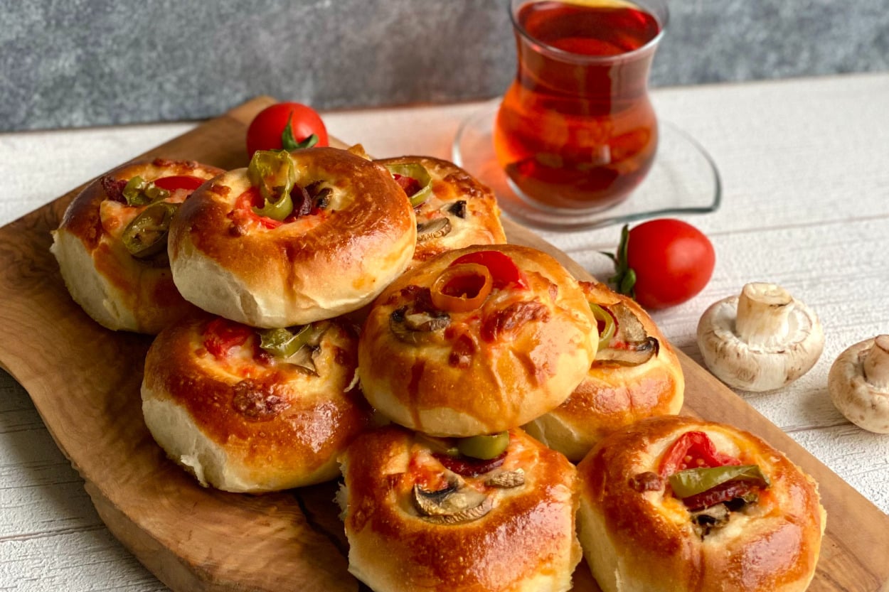 Yumuşacık Kıvamıyla: Pizza Poğaça