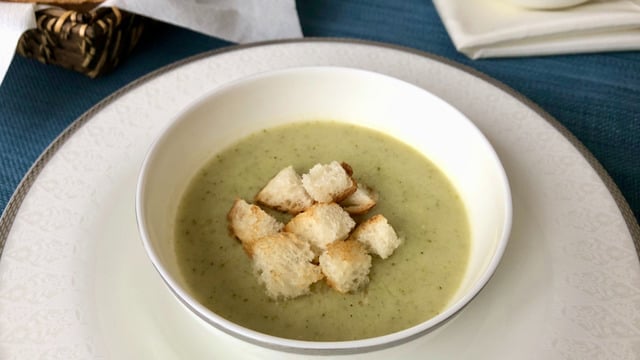 Soğuk Havalarda: Brokoli Çorbası