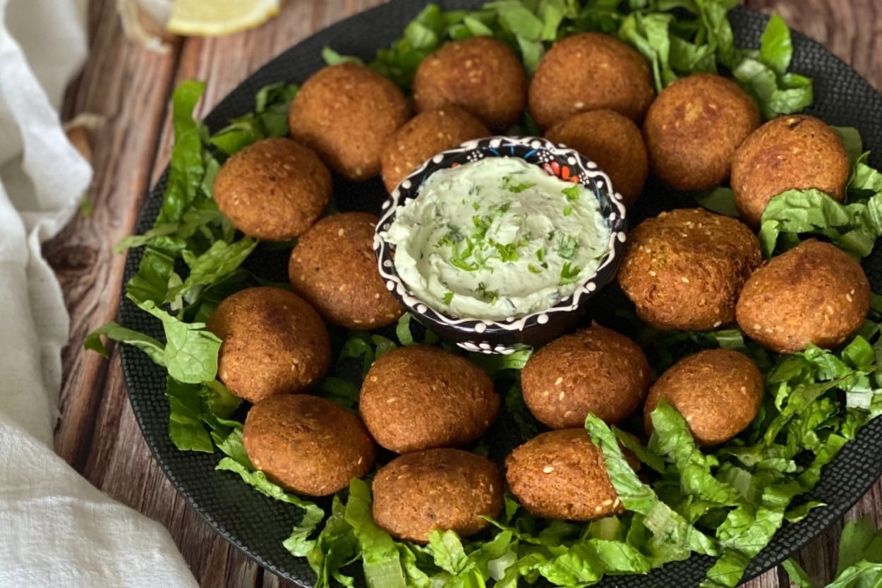 Tahinli Sos Eşliğinde: Lübnan Usulü Falafel