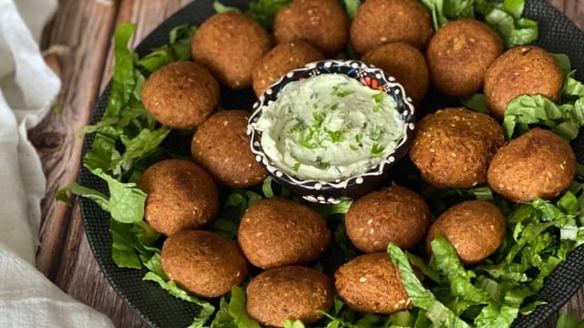 Tahinli Sos Eşliğinde: Lübnan Usulü Falafel