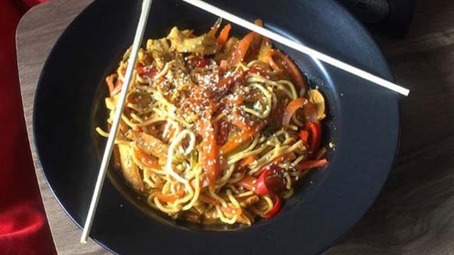 Keyif Yemeği: Tavuklu Sebzeli Noodle