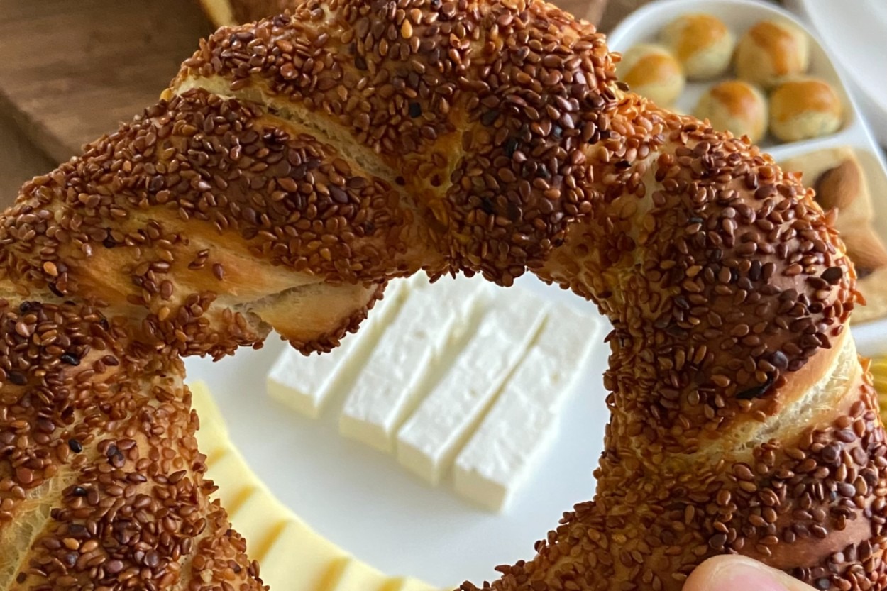 Dışarıdan Almaya Gerek Yok: Tereyağlı Çıtır Simit