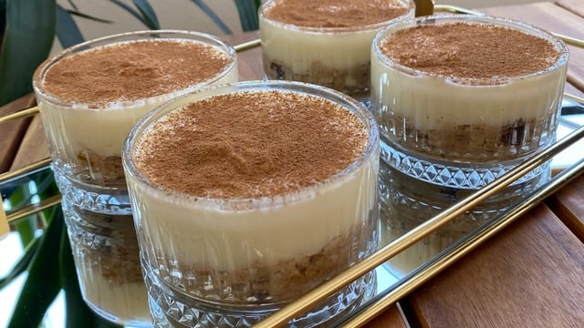Sıradanlıktan Uzak: Beyaz Çikolata Soslu Elmalı Tatlı