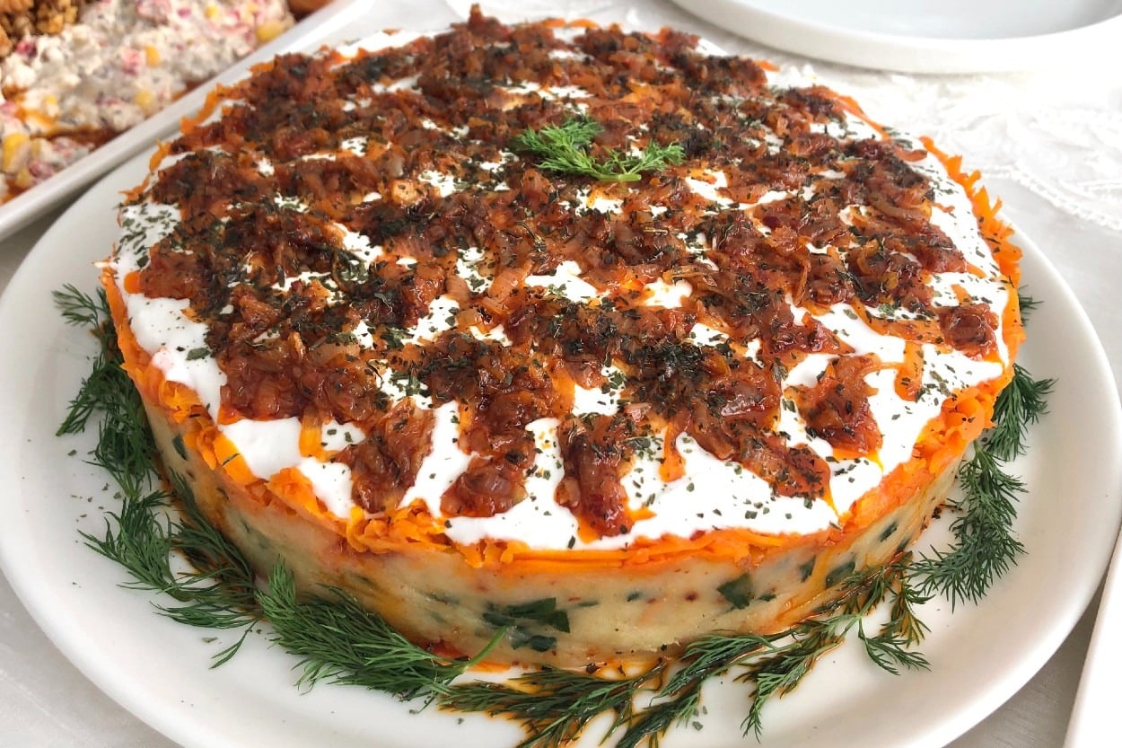 Her Katında Ayrı Lezzet: Soslu Patates Salatası