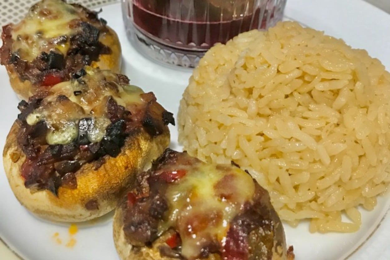 Yiyenler Bayıldı: Mantar Dolması