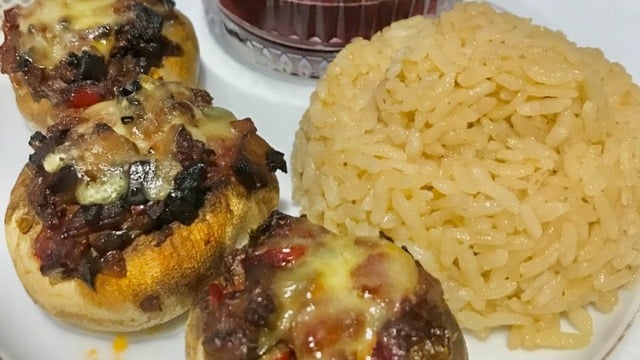 Yiyenler Bayıldı: Mantar Dolması