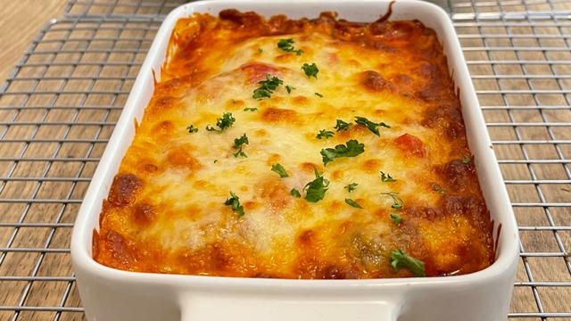 Ziyafet Var: Güveçte Soslu Köfte