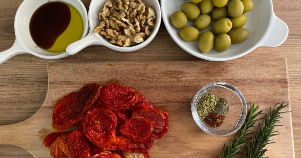 kuru-domatesli-zeytin-salatasi2