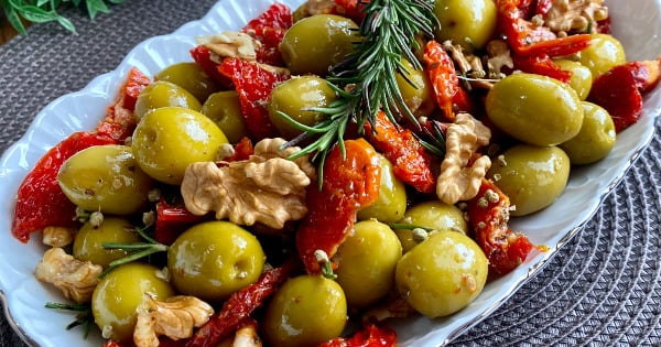 kuru-domatesli-zeytin-salatasi4