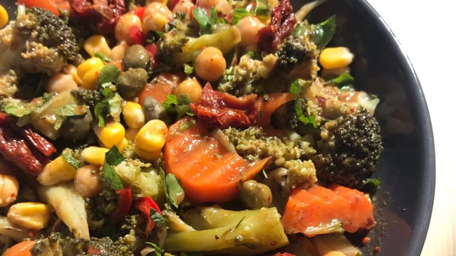 Tek Başına Doyurur: Brokoli Salatası