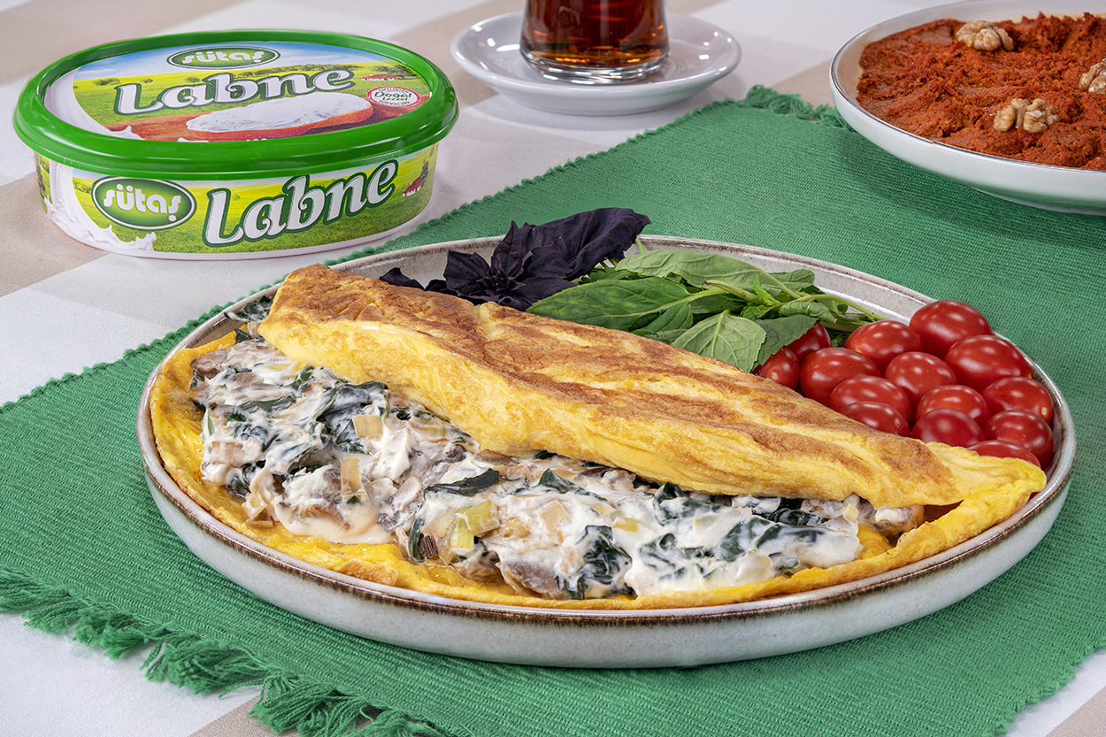 Ana Yemek Gücünde: Labneli ve Sebzeli Omlet
