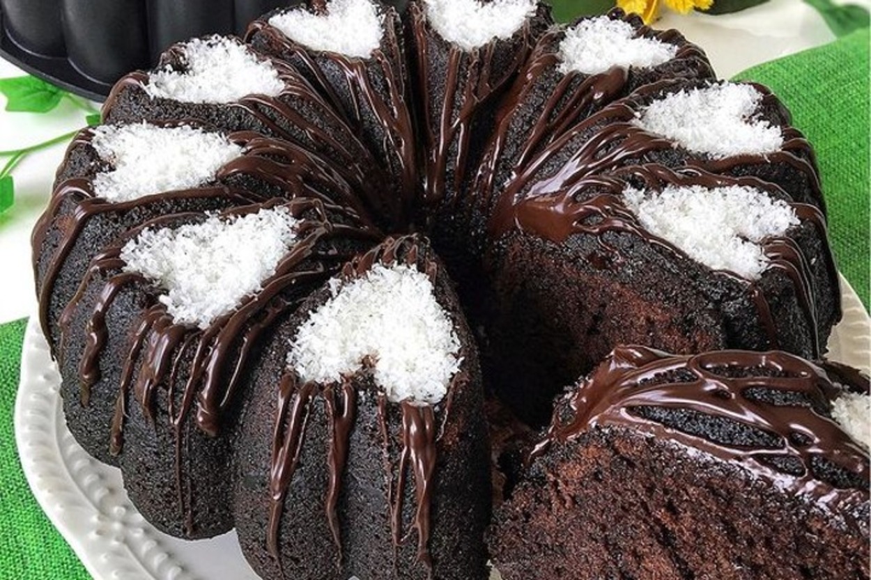 Brownie Tadında: Çikolata Soslu Islak Kek