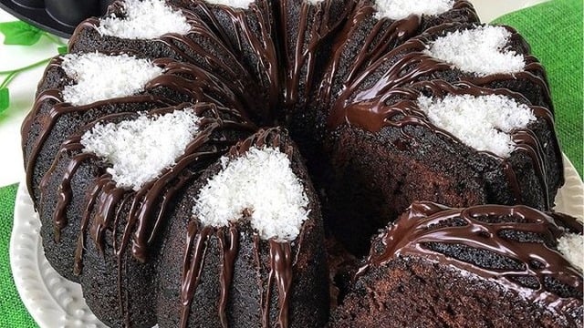 Brownie Tadında: Çikolata Soslu Islak Kek
