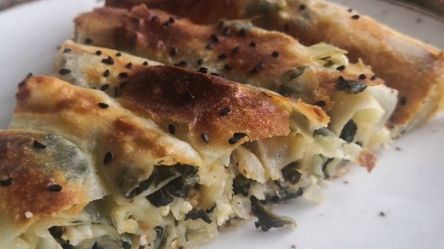 Sandığınızdan Kolay: El Açması Ispanaklı Börek