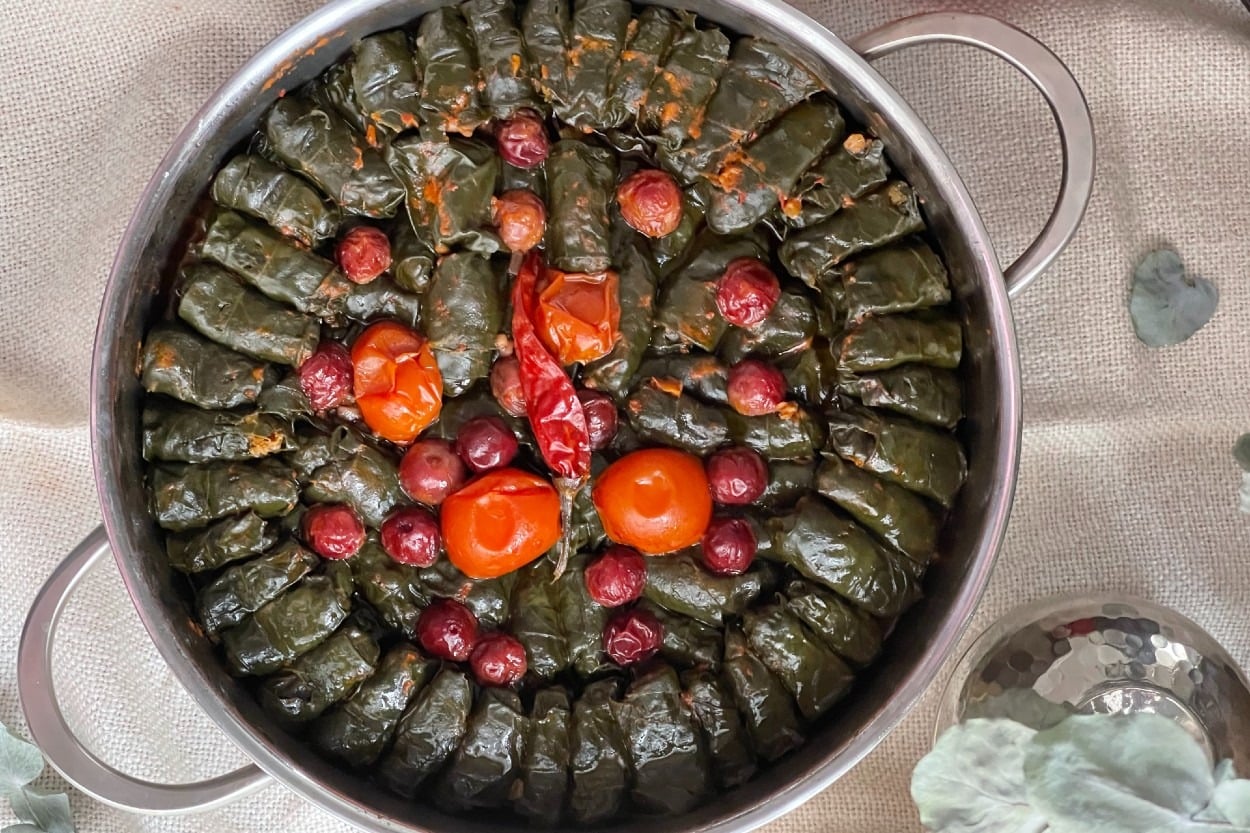 Yaprak Sarmaya Rakip: Vişneli Ispanak Sarması
