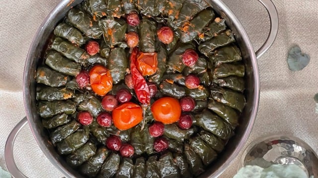 Yaprak Sarmaya Rakip: Vişneli Ispanak Sarması