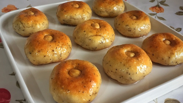 Şerbetini Tam Çeker: Haşhaşlı Fındıklı Tatlı