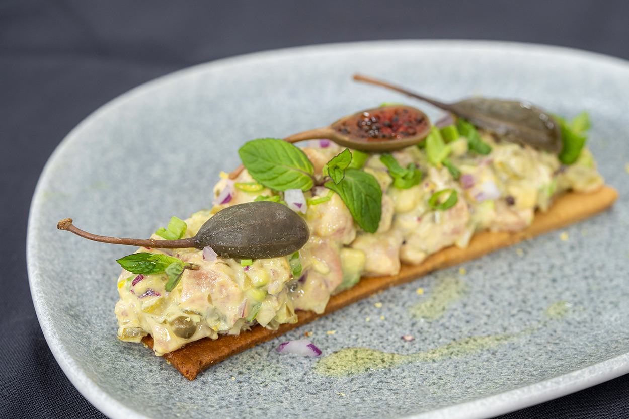 Çıtır Kraker Üstüne: Somon Tartar