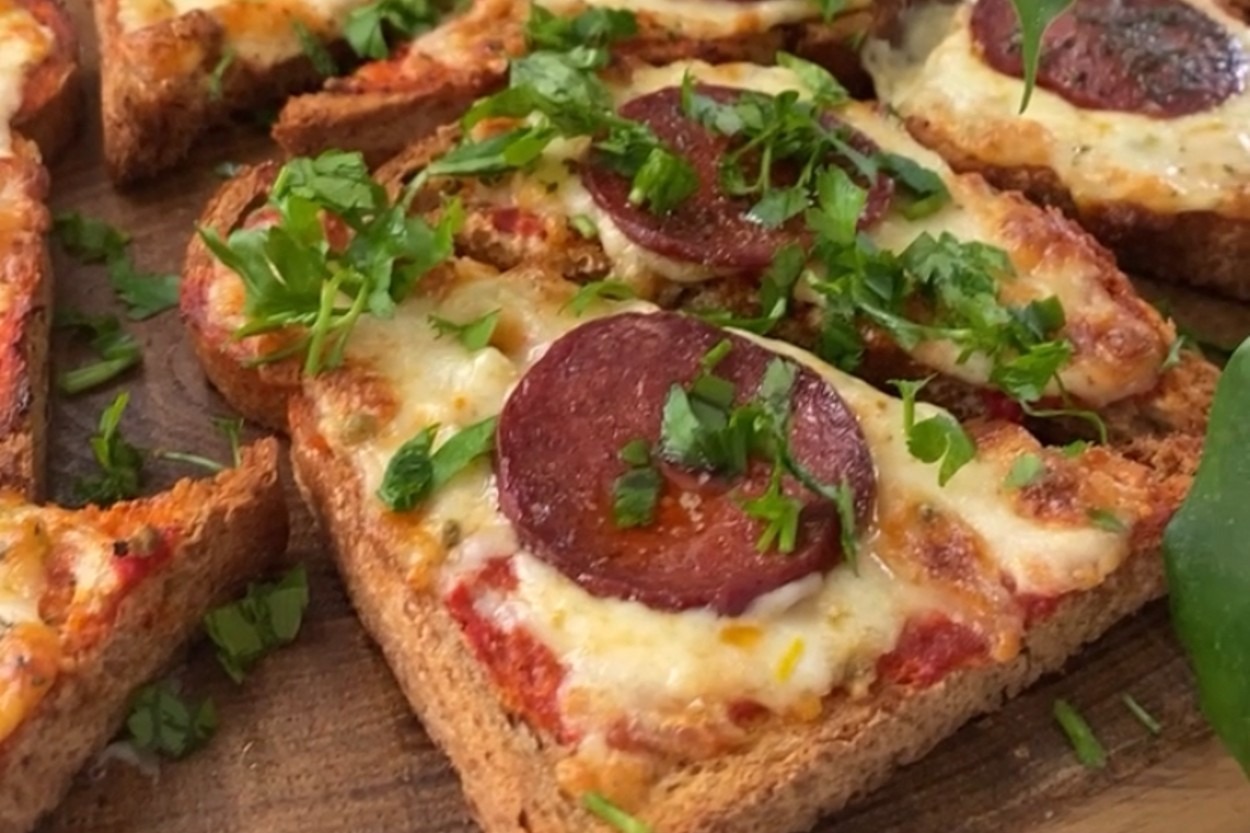 Lezzet ve Pratiklik Bir Arada: Sarımsaklı Pizza Ekmek