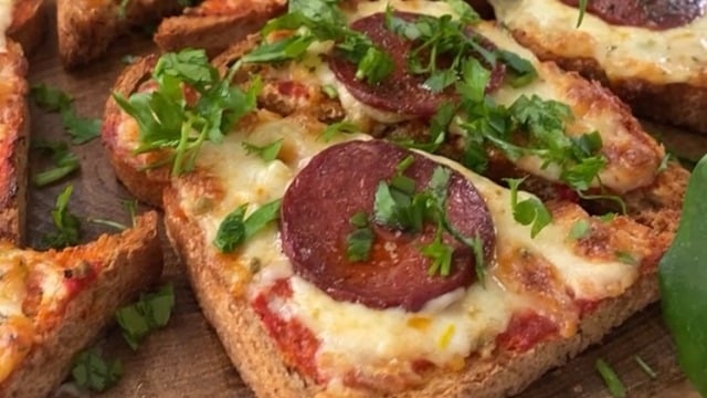 Lezzet ve Pratiklik Bir Arada: Sarımsaklı Pizza Ekmek