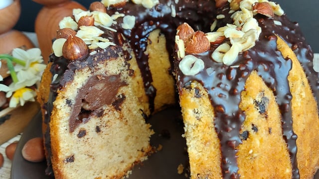 İkisi Bir Arada: Puding Dolgulu Fındıklı Kek