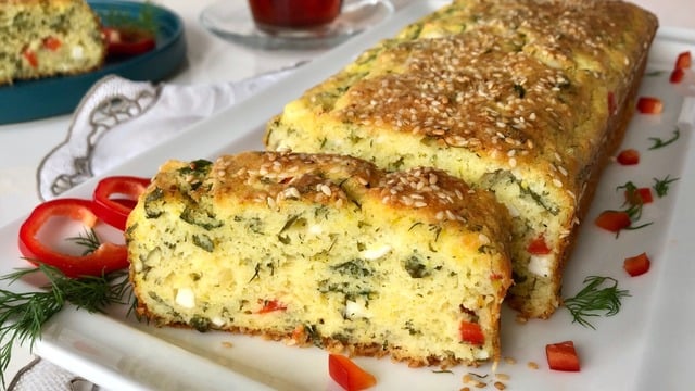 Tek Başına Doyurur: Peynirli Kahvaltı Keki