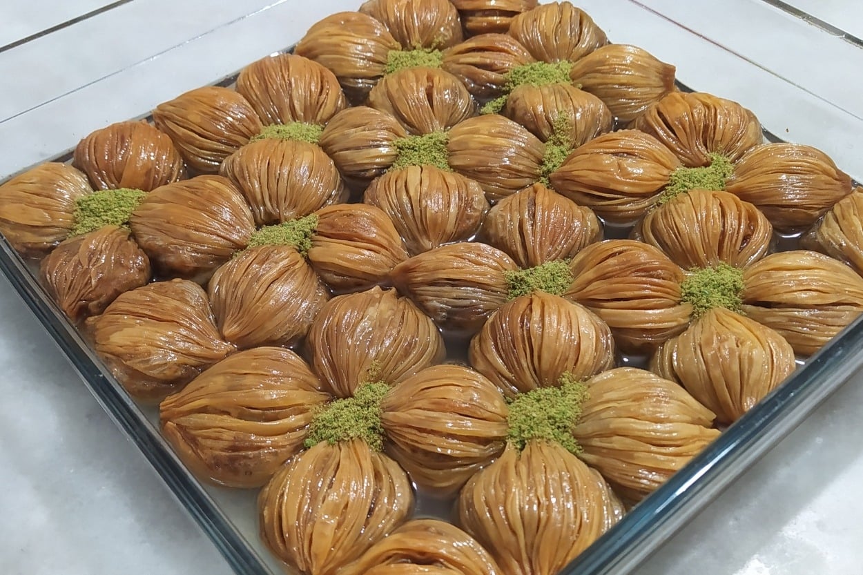 Dışı Çıtır İçi Yumuşacık: Kaymaklı Cevizli Midye Baklava