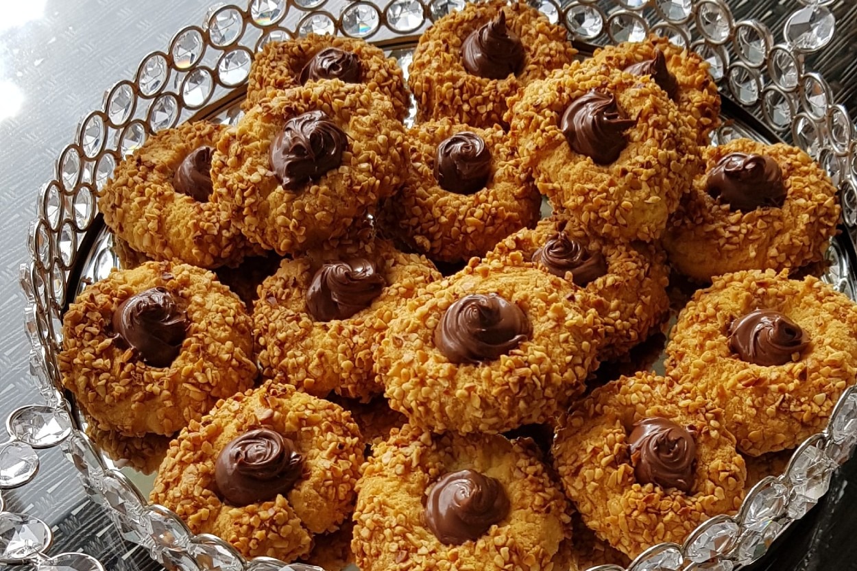 Çaya Eşlikçi: Fındık Kaplı Kurabiye