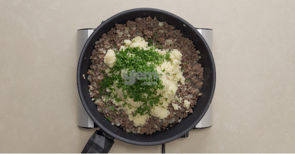kiymali-bulgurlu-borek-3