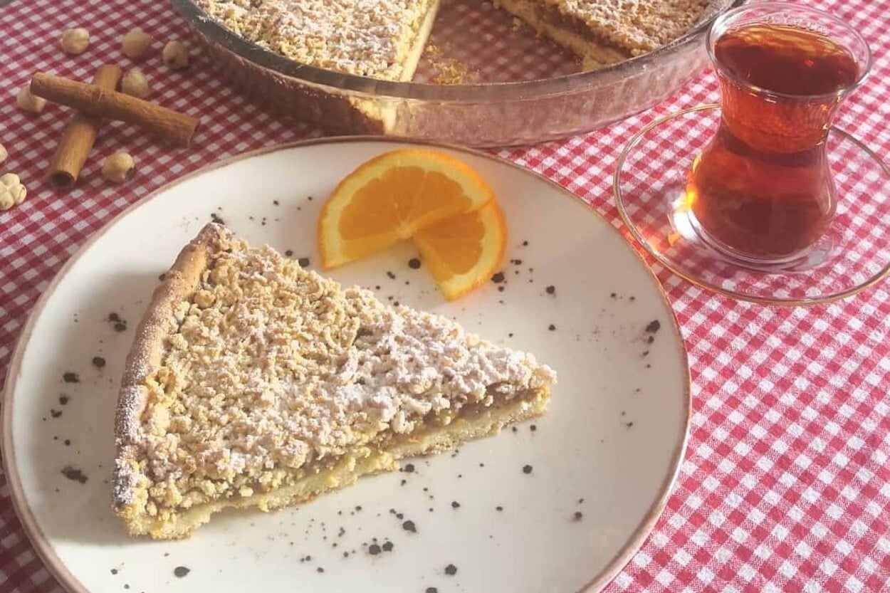 Çay Saatinde İyi Gider: Portakal Aromalı Elmalı Turta