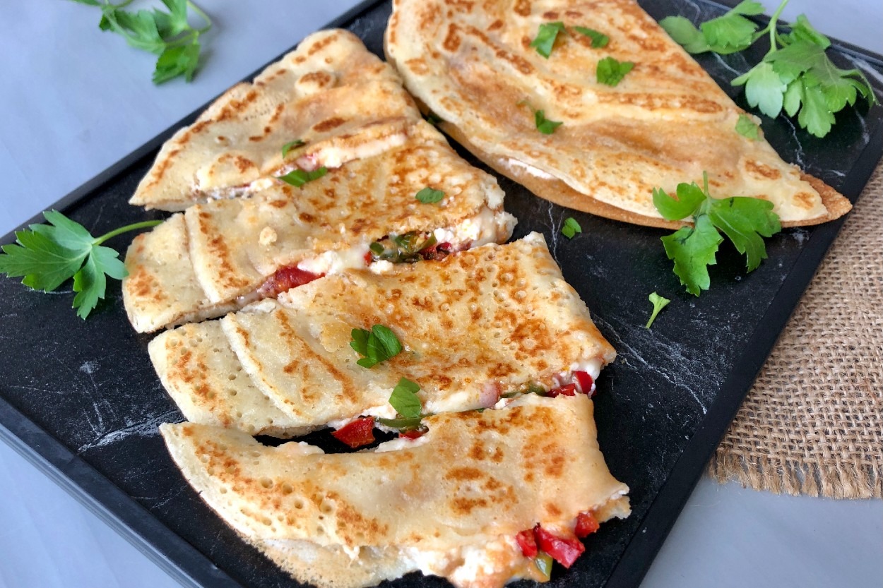 Evdeki Malzemelerle: Sebzeli Peynirli Krep Börek