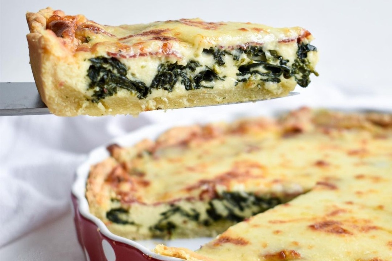 Dilimlerce Yenir: Ispanaklı Pastırmalı Kiş