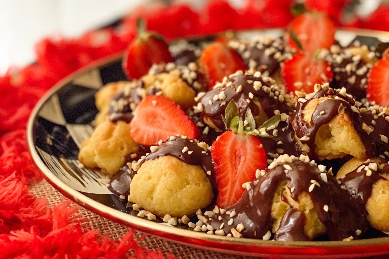 Sofralara Şıklık Katar: Tam Ölçülü Profiterol