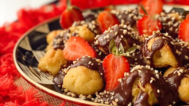 Sofralara Şıklık Katar: Tam Ölçülü Profiterol