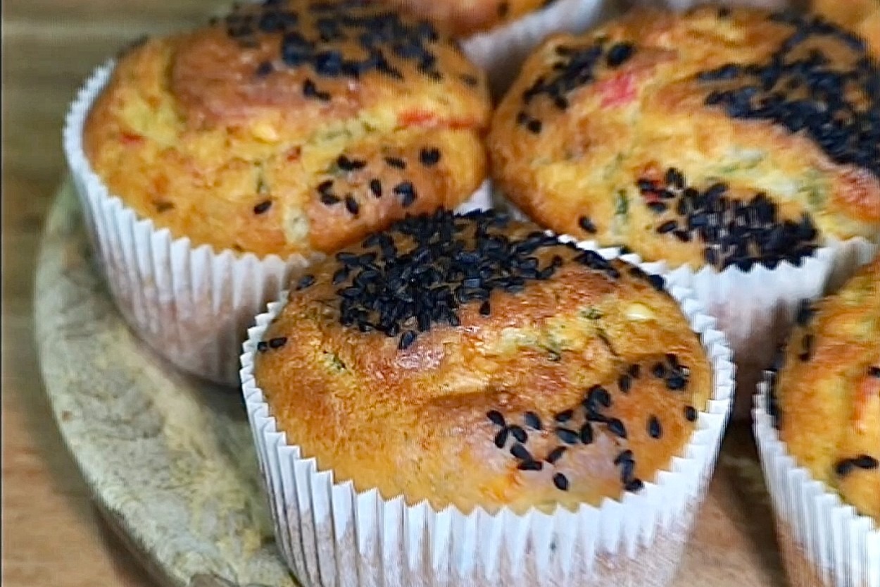 Börek Tadında: Peynirli Sebzeli Tuzlu Muffin