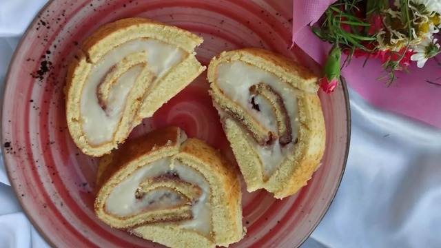 Bir Dilim Yetmez: Böğürtlenli Rulo Pasta
