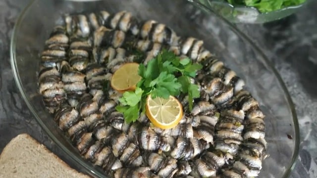 Bu Kez Kızartmıyoruz: Fırında Dolgulu Hamsi Sarma