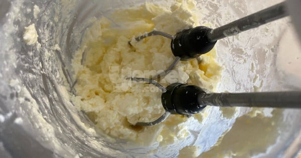 sivi-kremadan-tereyagi-yapim4