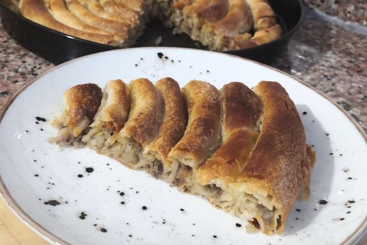 Dışı Çıtır Çıtır İçi Yumuşacık: Kıymalı Börek
