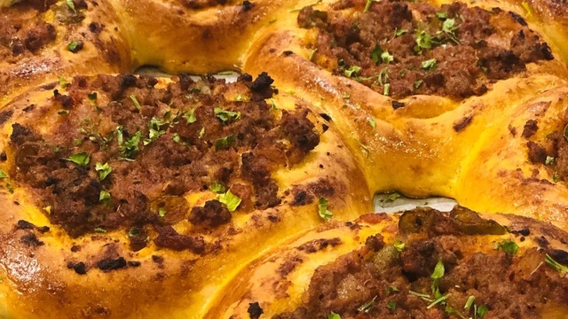 Sunumu Bir Harika: Kıymalı Pide