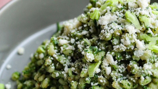 Nasıl Yakıştı: Ispanaklı Tulum Peynirli Buğday Salatası