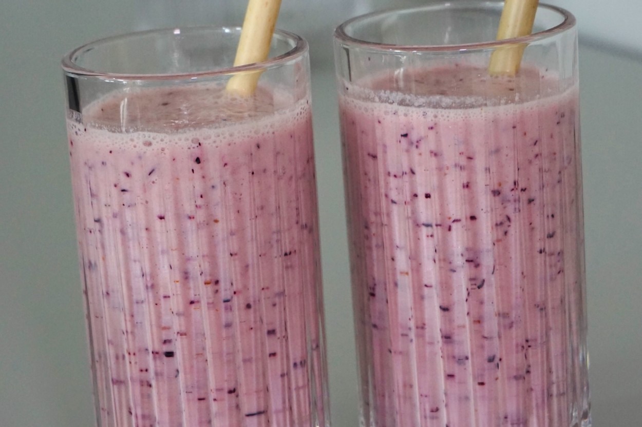 Hem de Kefirli: Yaban Mersinli Ananaslı Smoothie